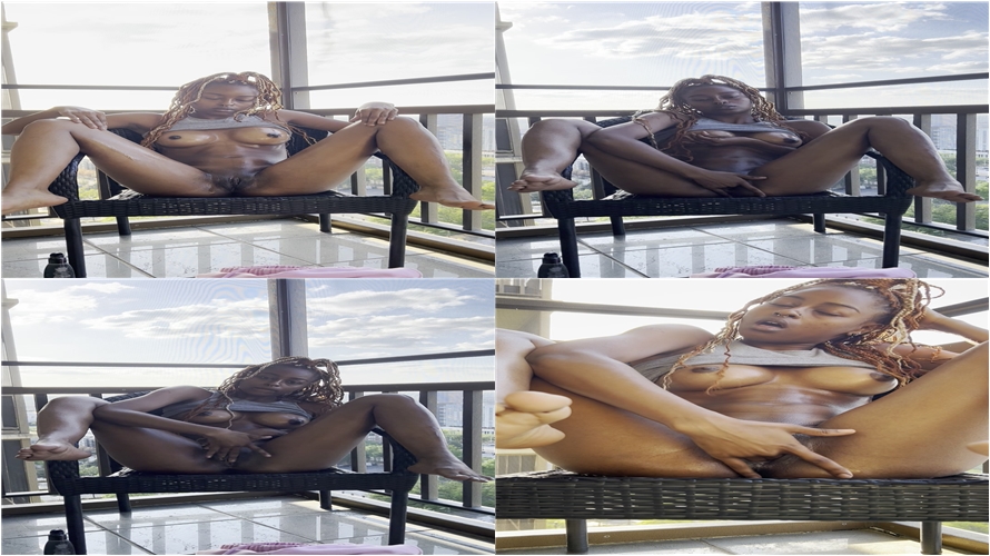 destinymira - Squirting on the Balcony